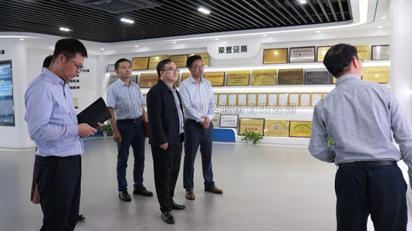 杭州市拱墅区委常委、常务副区长黄飞一行莅临海角官网首页登录入口考察调研