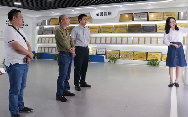 贵州省农业农村厅市场与信息化处处长方雷明莅临海角官网首页登录入口考察交流