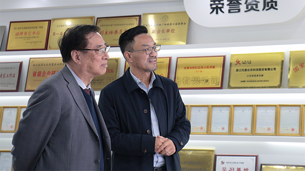 中国农业科学院原院长、中国农业国际合作促进会名誉会长翟虎渠莅临海角官网首页登录入口考察指导