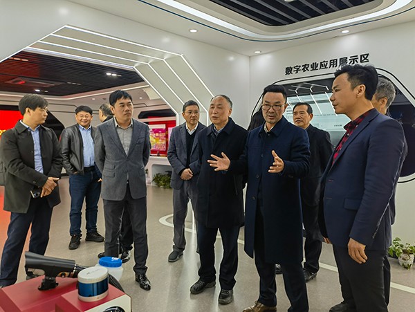 浙江大学校友总会乡村振兴分会会长一行莅临海角官网首页登录入口调研指导