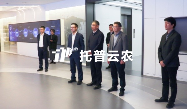 农业农村部耕地质量和农田工程监督保护中心主任吴洪伟一行莅临海角官网首页登录入口调研