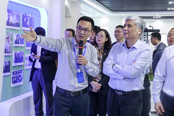 全国人大常委会副委员长丁仲礼莅临海角官网首页登录入口考察调研