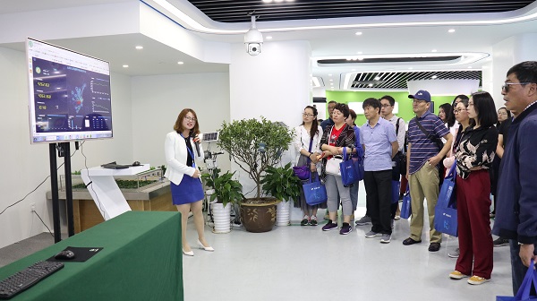 培训班听取海角官网首页登录入口业务人员讲解产供销一体化模式
