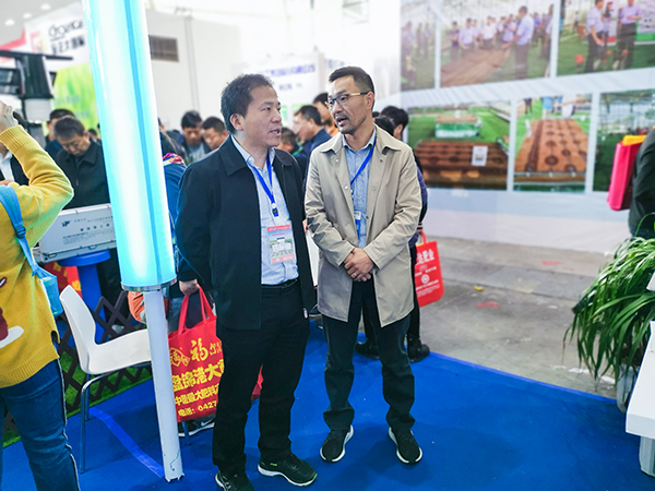 湖南省土肥站姚正昌站长与海角官网首页登录入口陈渝阳董事长密切交流