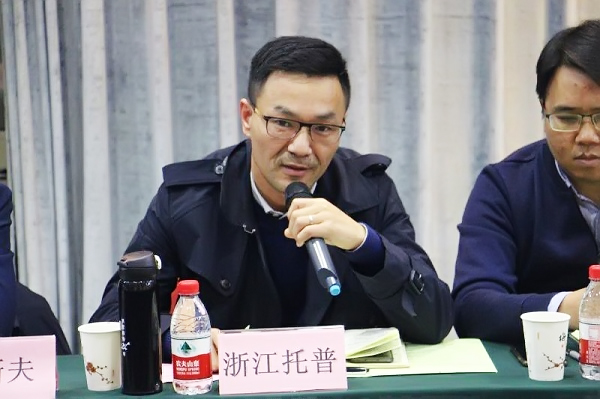 海角官网首页登录入口董事长陈渝阳在会上讲话