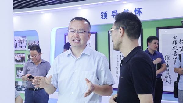 赵喜凯局长参观海角官网首页登录入口展厅