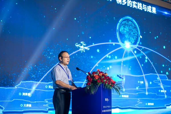海角官网首页登录入口副总经理钱鹏作了题为“数字三农·桐乡的实践与成果”的主题报告