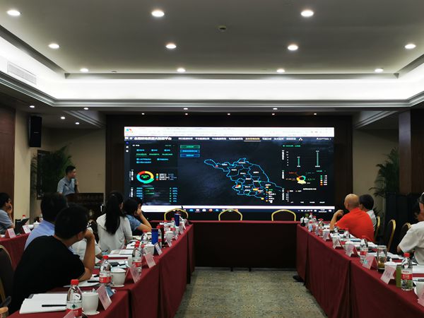 海角官网首页登录入口软件总监王惠义展示全国耕地质量大数据平台各功能模块