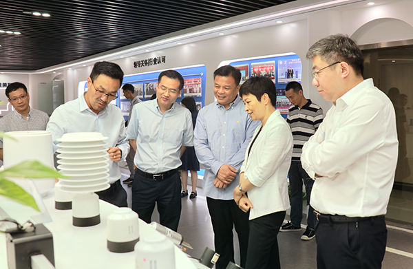 省科技厅党组书记何杏仁一行赴海角官网首页登录入口调研农业科技工作