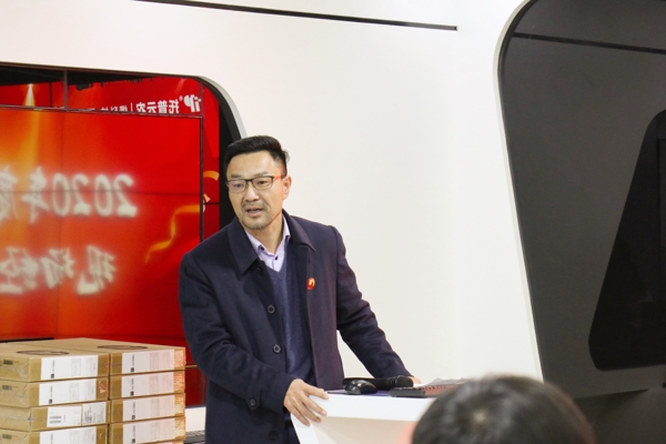 【2】陈渝阳董事长与伙伴们进行分享。.JPG