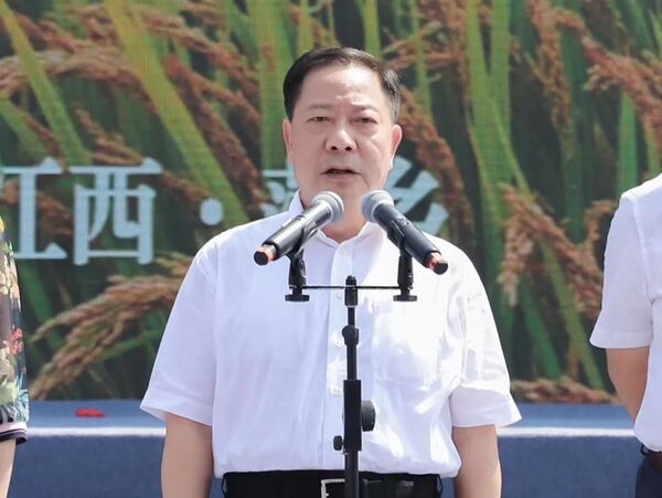 江西省政府党组副书记、副省长殷美根宣布开幕