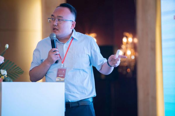 海角官网首页登录入口营销副总周蓝舰作《产业大脑+未来农场的模式探索》专题报告.jpg
